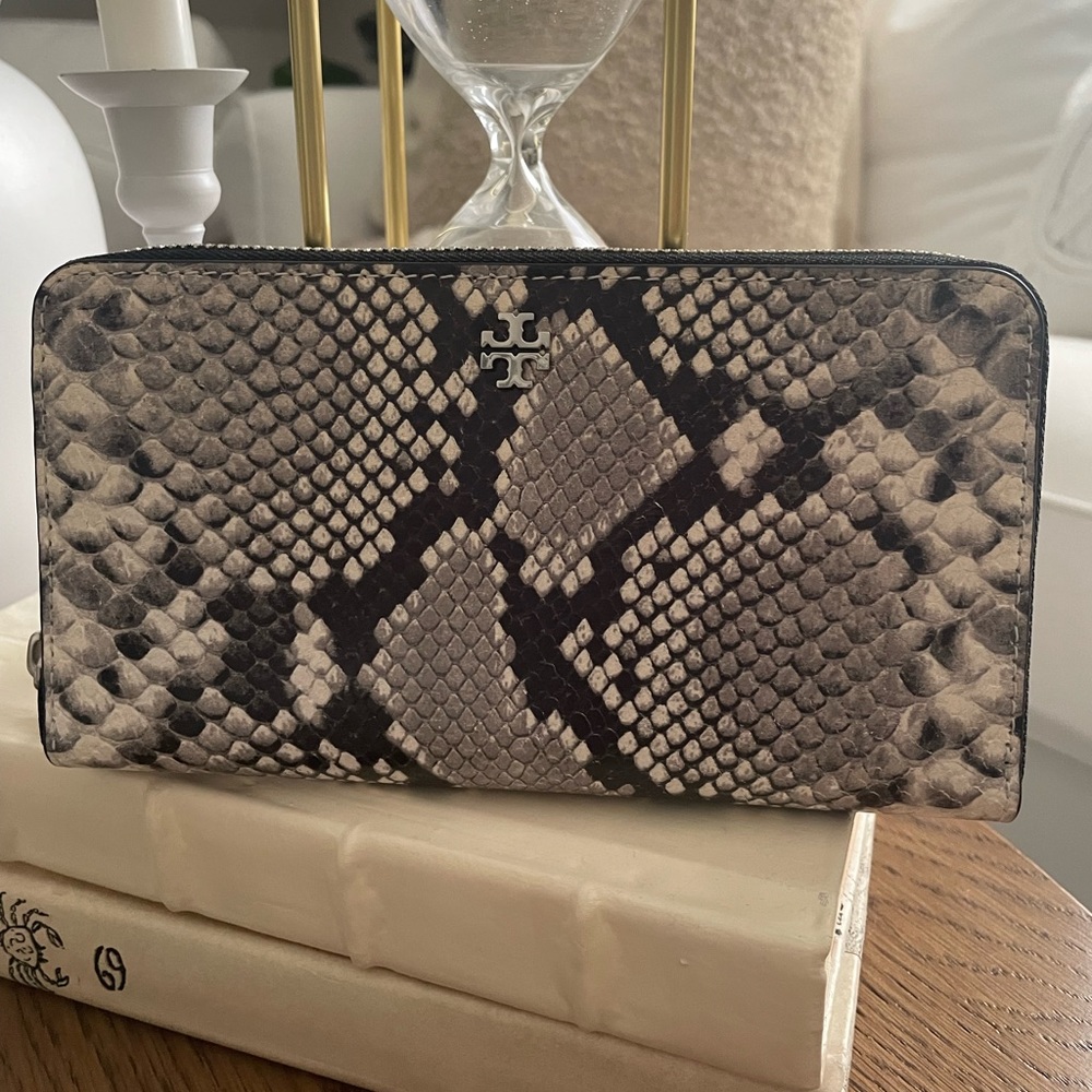 Authentic Tory Burch leather wallet